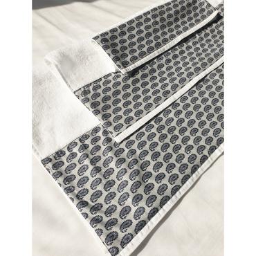 black kashmir Towels set