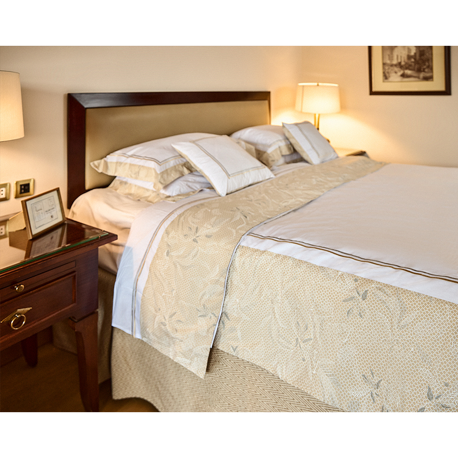 Beige Birds Full Bed set